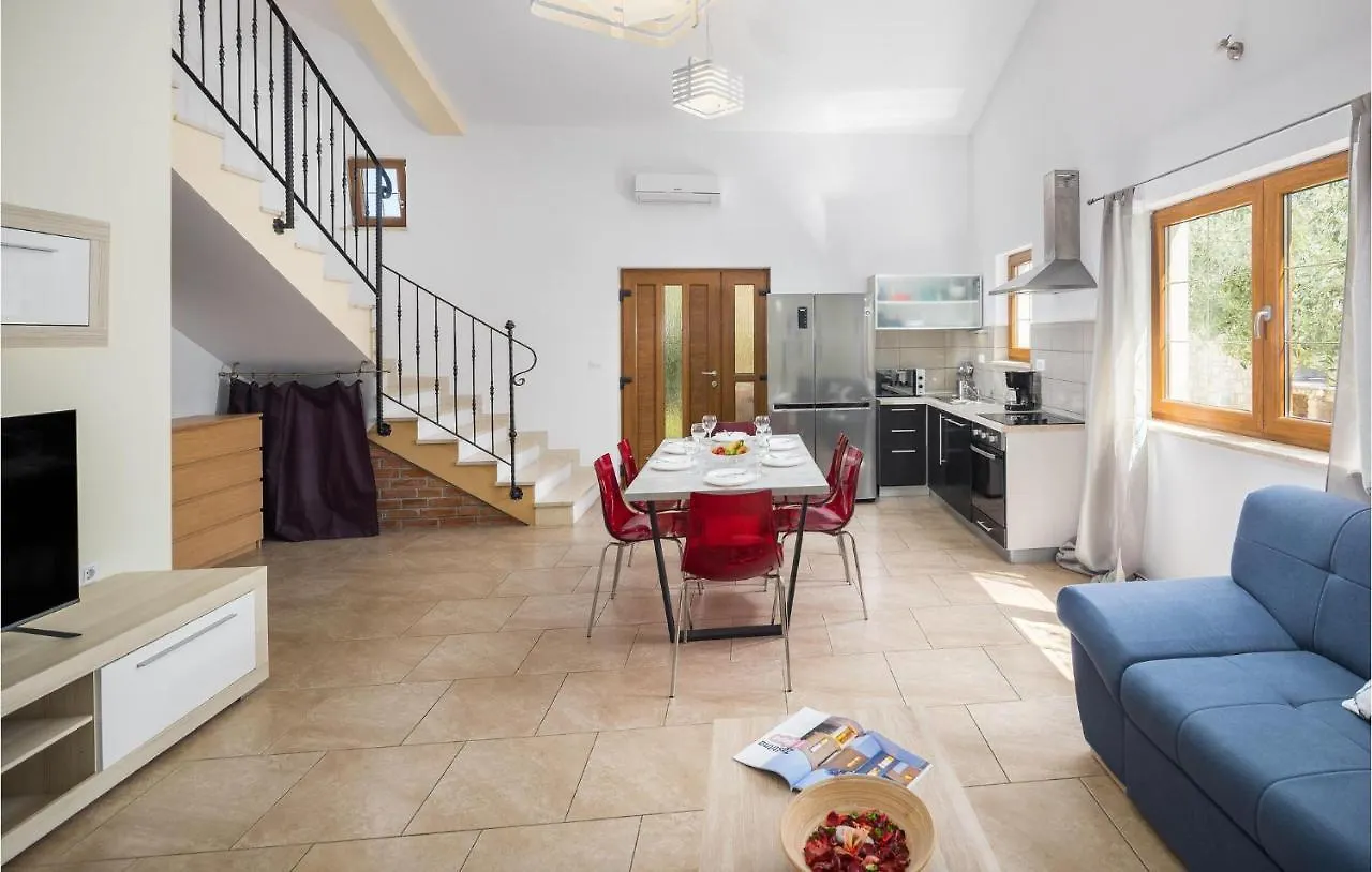 Gorgeous Home In Liznjan With Wifi 0*,  Croatia