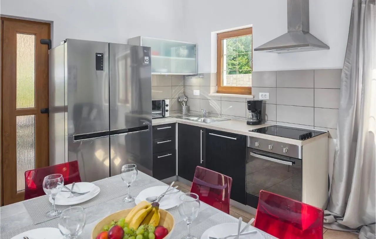 Gorgeous Home In Liznjan With Wifi Holiday home