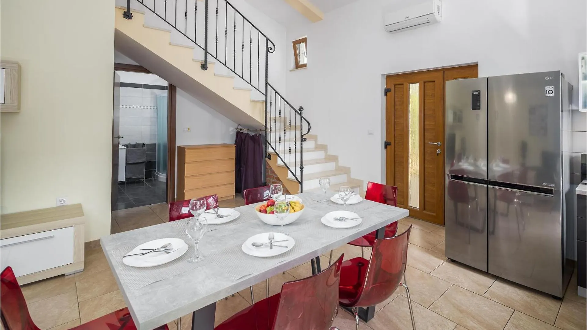 Gorgeous Home In Liznjan With Wifi 0*,
