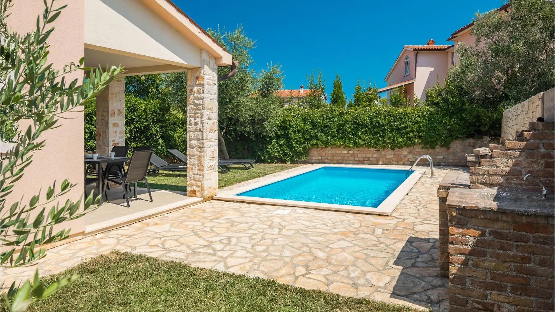 Gorgeous Home In Liznjan With Wifi Holiday home